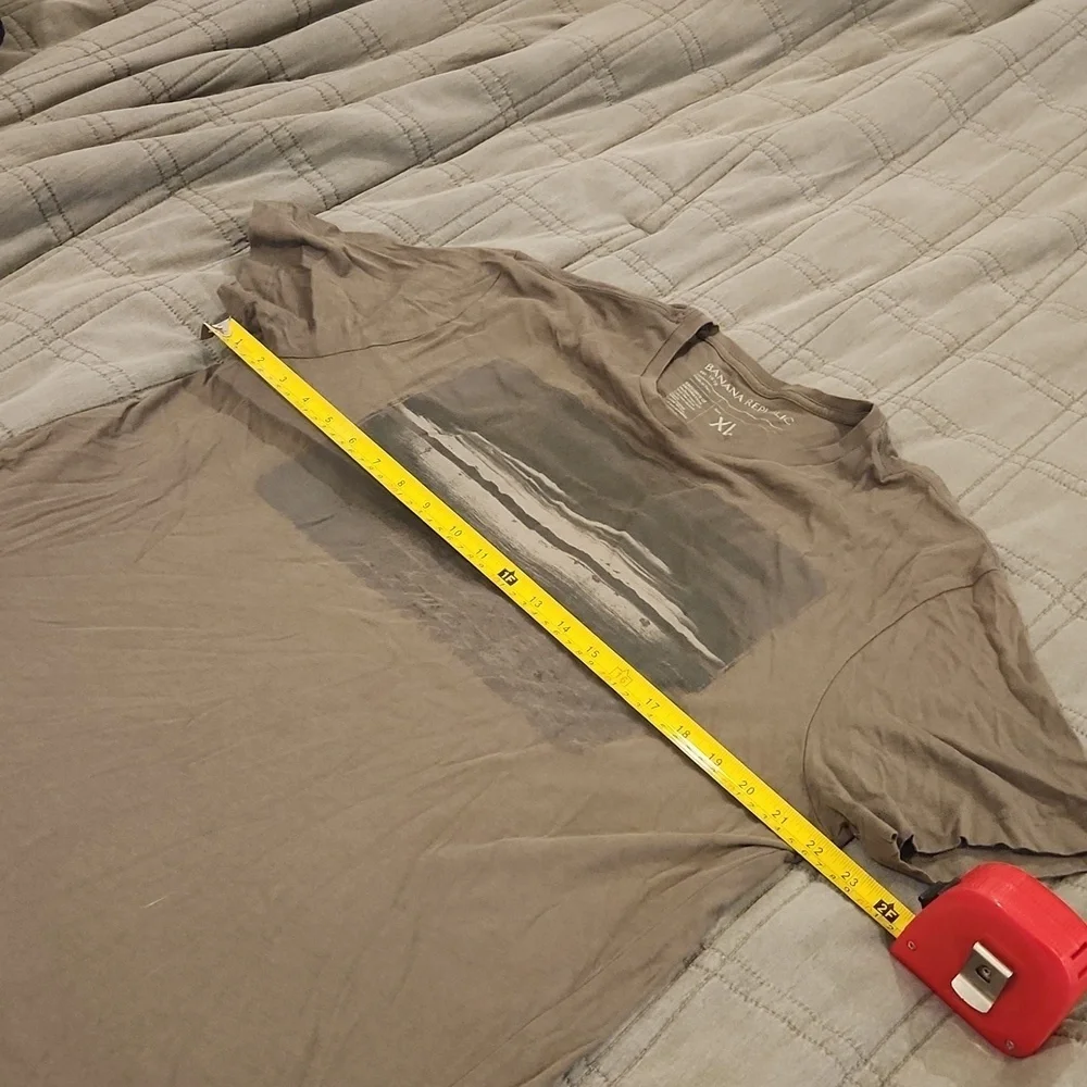 Banana Republic Men's Taupe Graphic Tee Size XL!